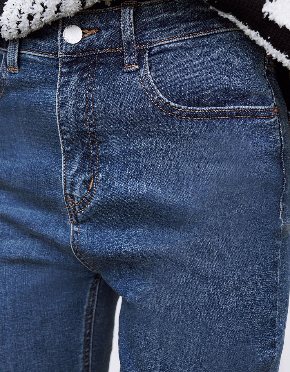 Ripped Mom Jeans sold by Urban Revivo product image thumbnail 5