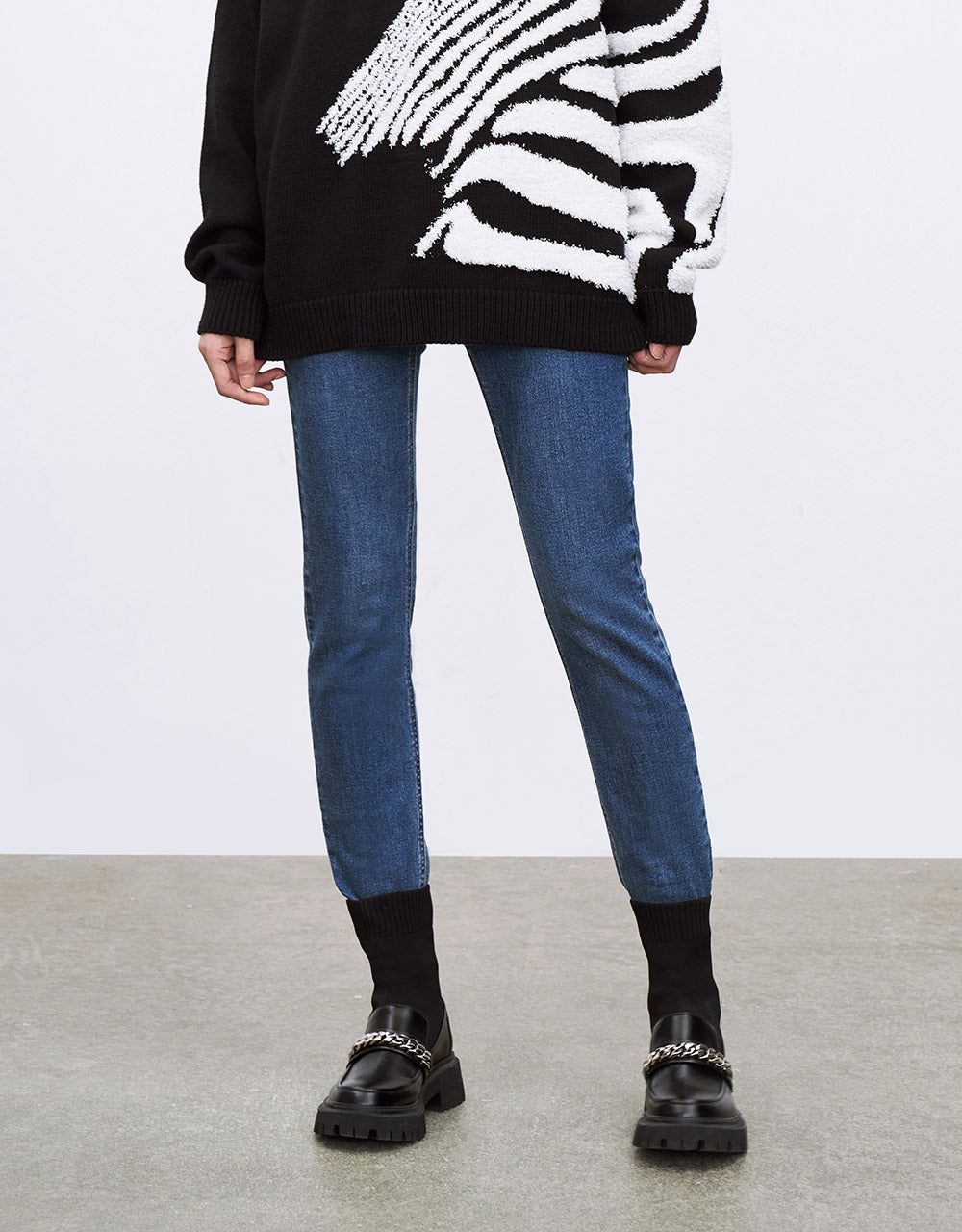 Ripped Mom Jeans sold by Urban Revivo product image thumbnail 3