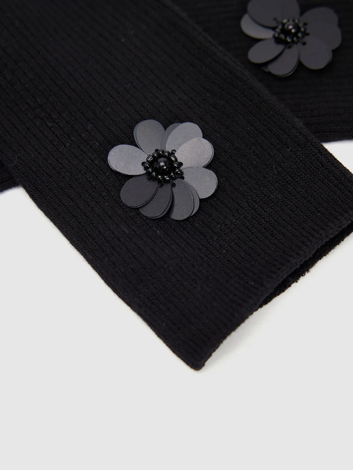 Flower Décor Mid-Length Socks sold by Urban Revivo product image thumbnail 5