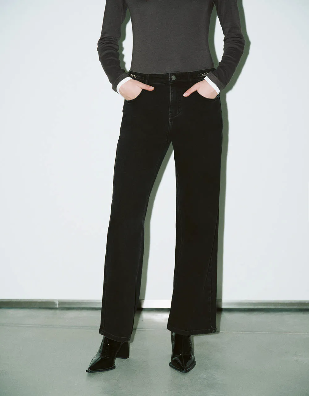 Wide-Leg Jeans With Chain Décor sold by Urban Revivo product image thumbnail 2