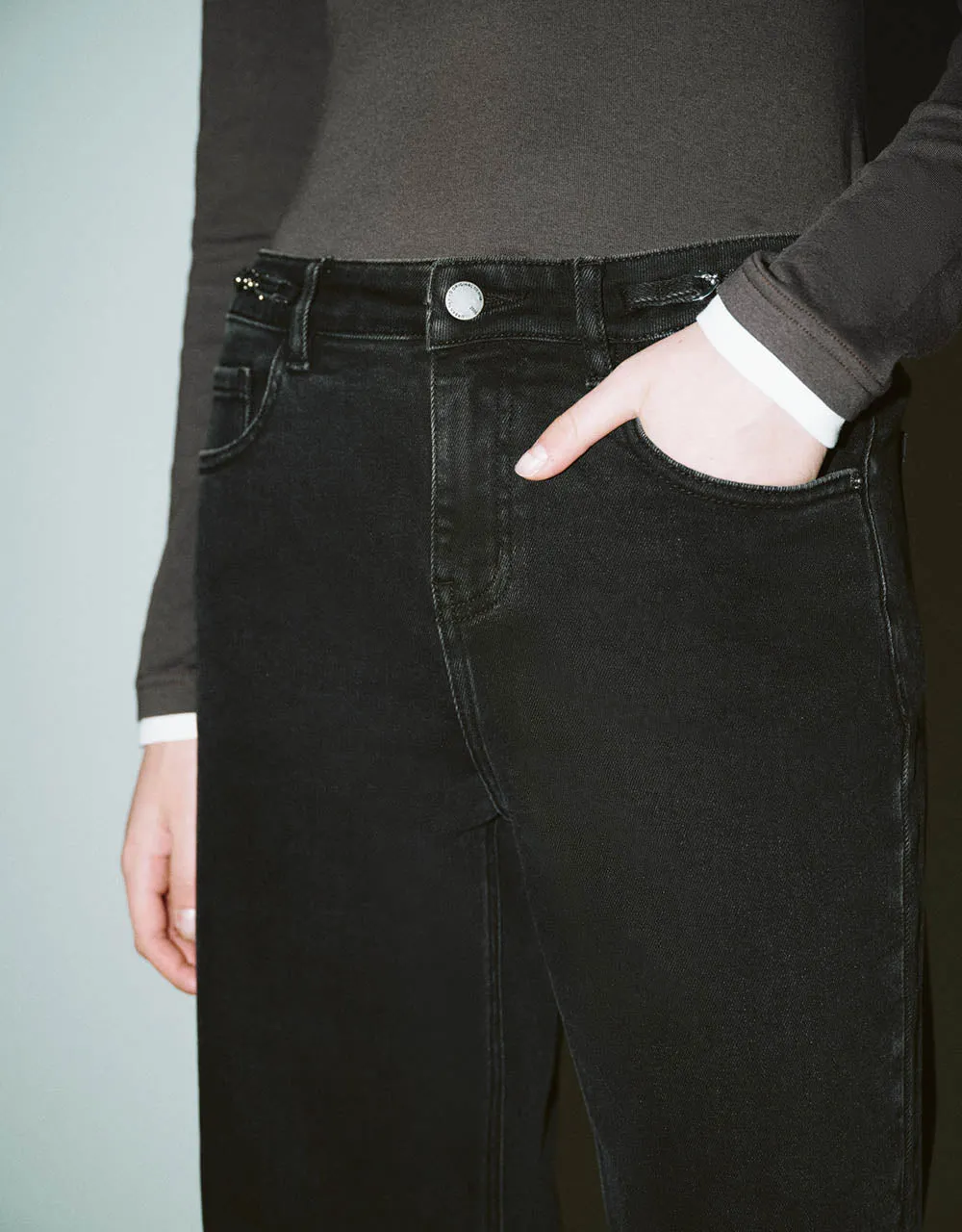 Wide-Leg Jeans With Chain Décor sold by Urban Revivo product image thumbnail 5