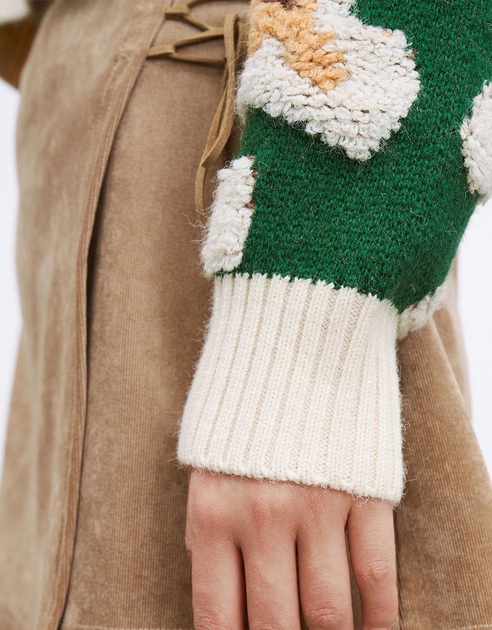 Floral Jacquard V Neck Sweater sold by Urban Revivo product image thumbnail 3