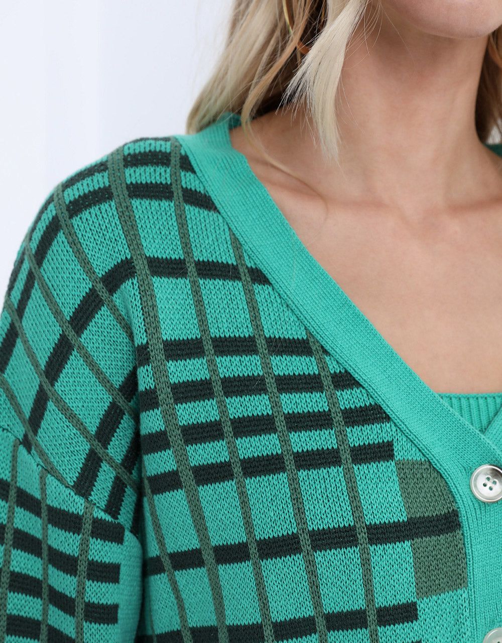 Plaid Pattern Drop Shoulder Crop Knit Cardigan sold by Urban Revivo product image thumbnail 5