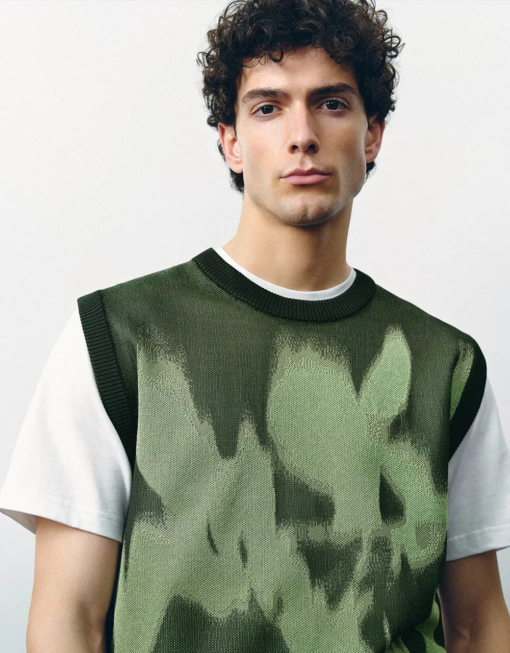 Crew Neck Knitted Vest sold by Urban Revivo product image thumbnail 3