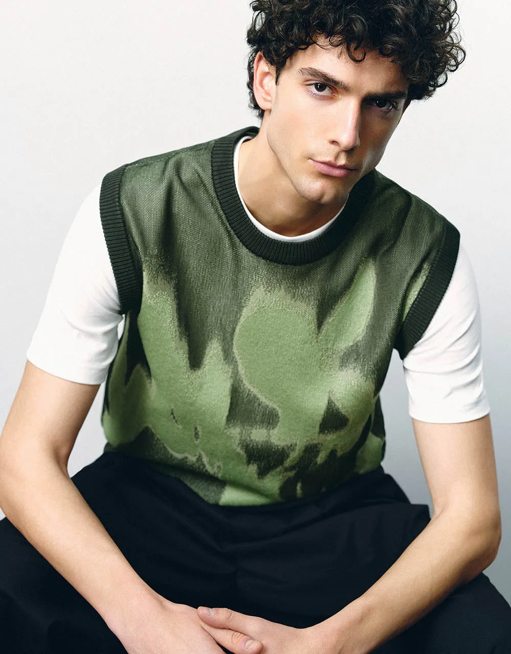 Crew Neck Knitted Vest sold by Urban Revivo product image thumbnail 4