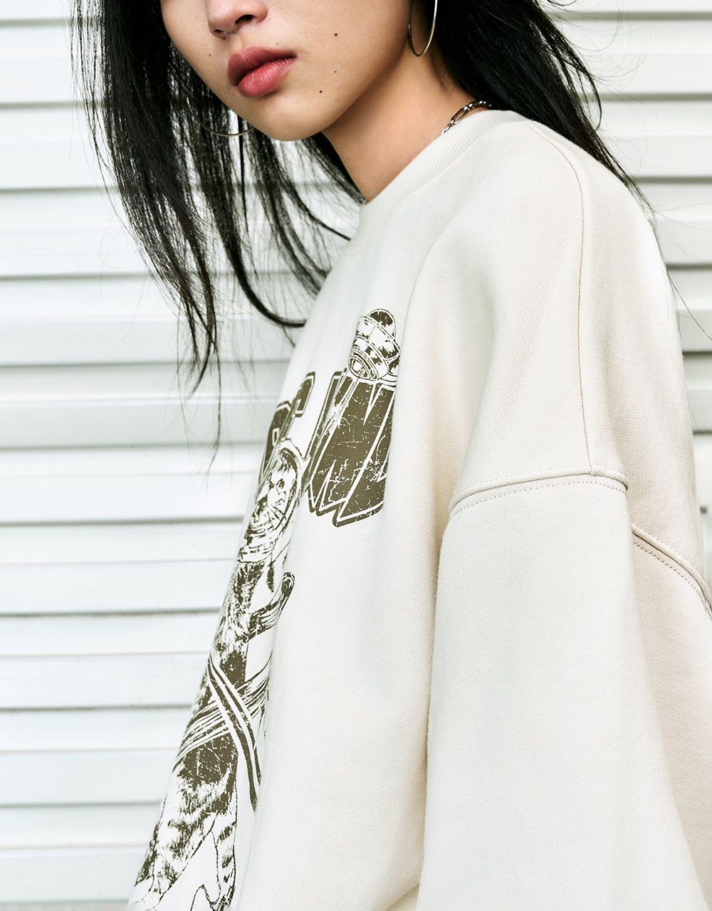 Printed Crew Neck Loose Sweatshirt sold by Urban Revivo product image thumbnail 5