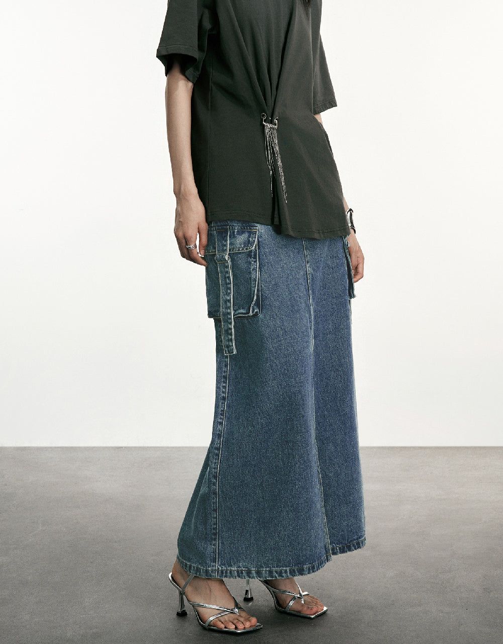 Maxi Straight Denim Skirt sold by Urban Revivo product image thumbnail 4
