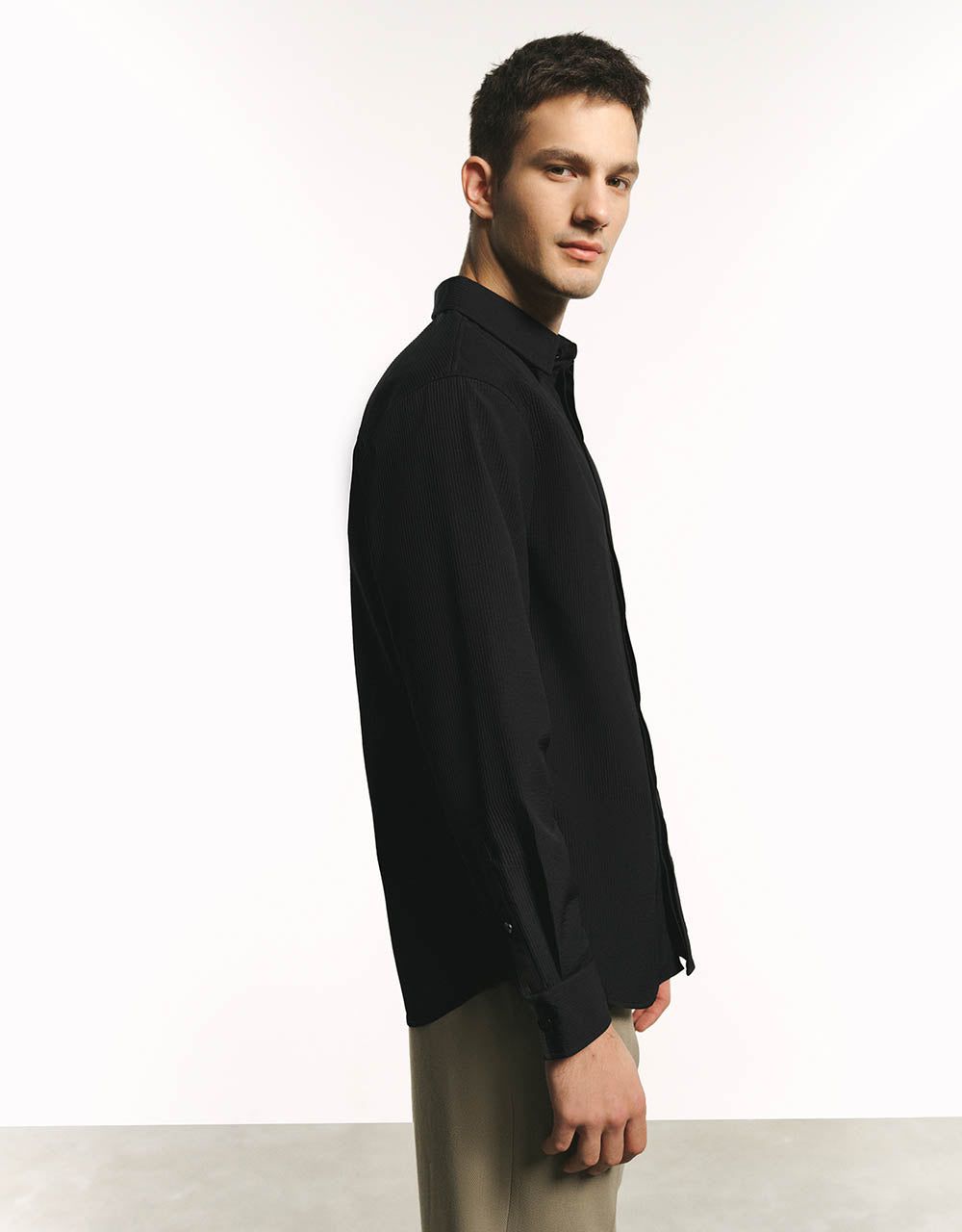 Button Up Straight Loose Shirt sold by Urban Revivo product image thumbnail 4