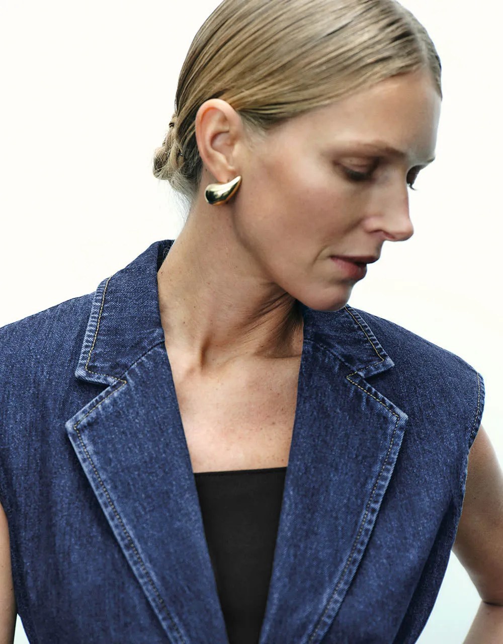V-Neck Denim Waistcoat With Belt sold by Urban Revivo product image thumbnail 4
