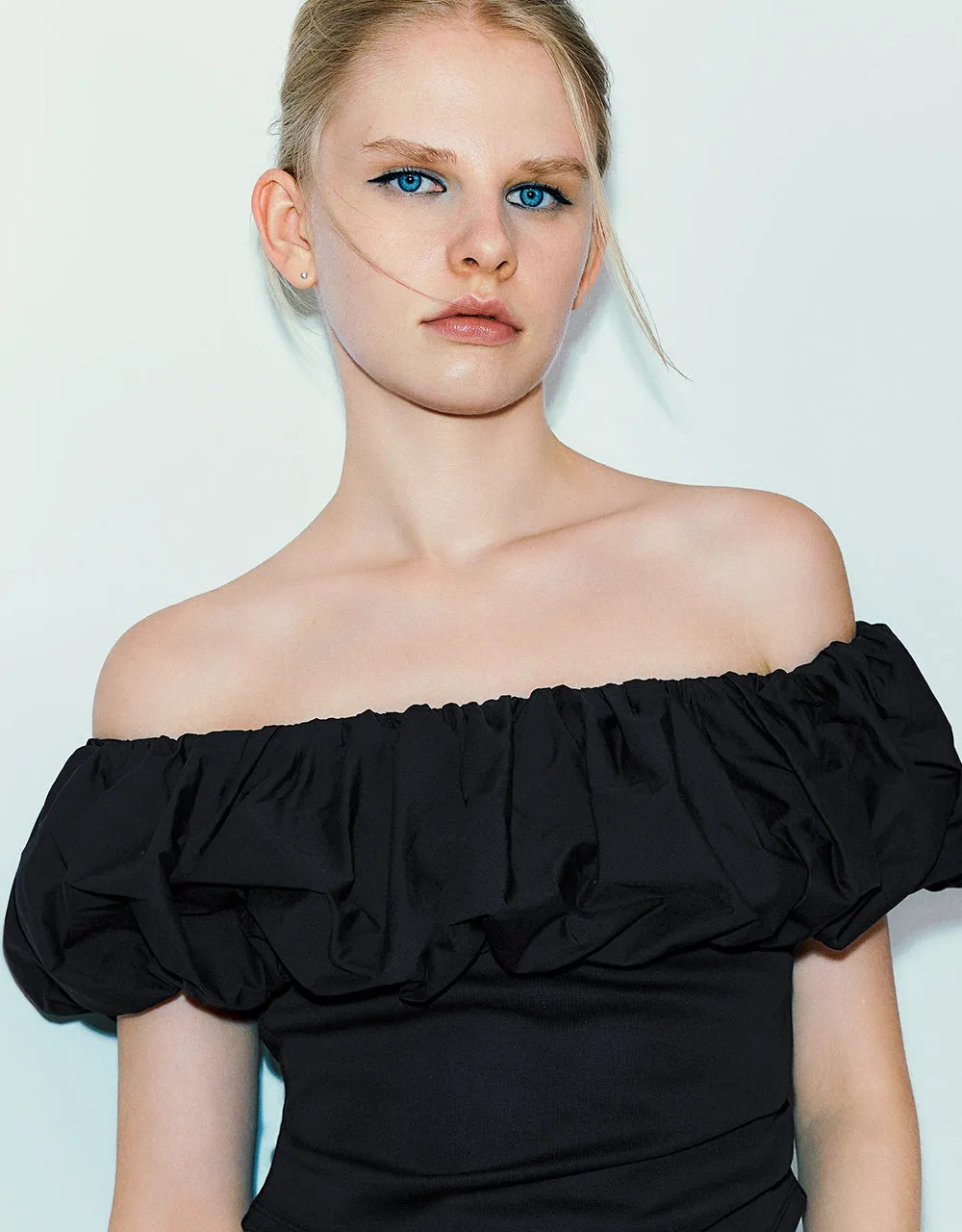 Ruffle Off-Shoulder Skinny T-Shirt sold by Urban Revivo product image thumbnail 4