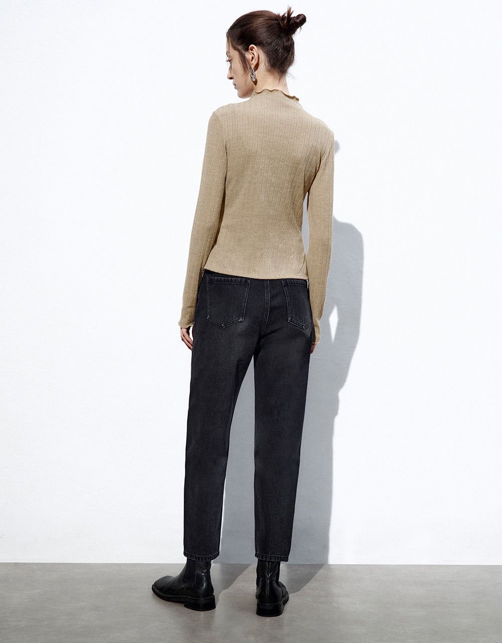 Crew Neck Skinny T-Shirt sold by Urban Revivo product image thumbnail 4