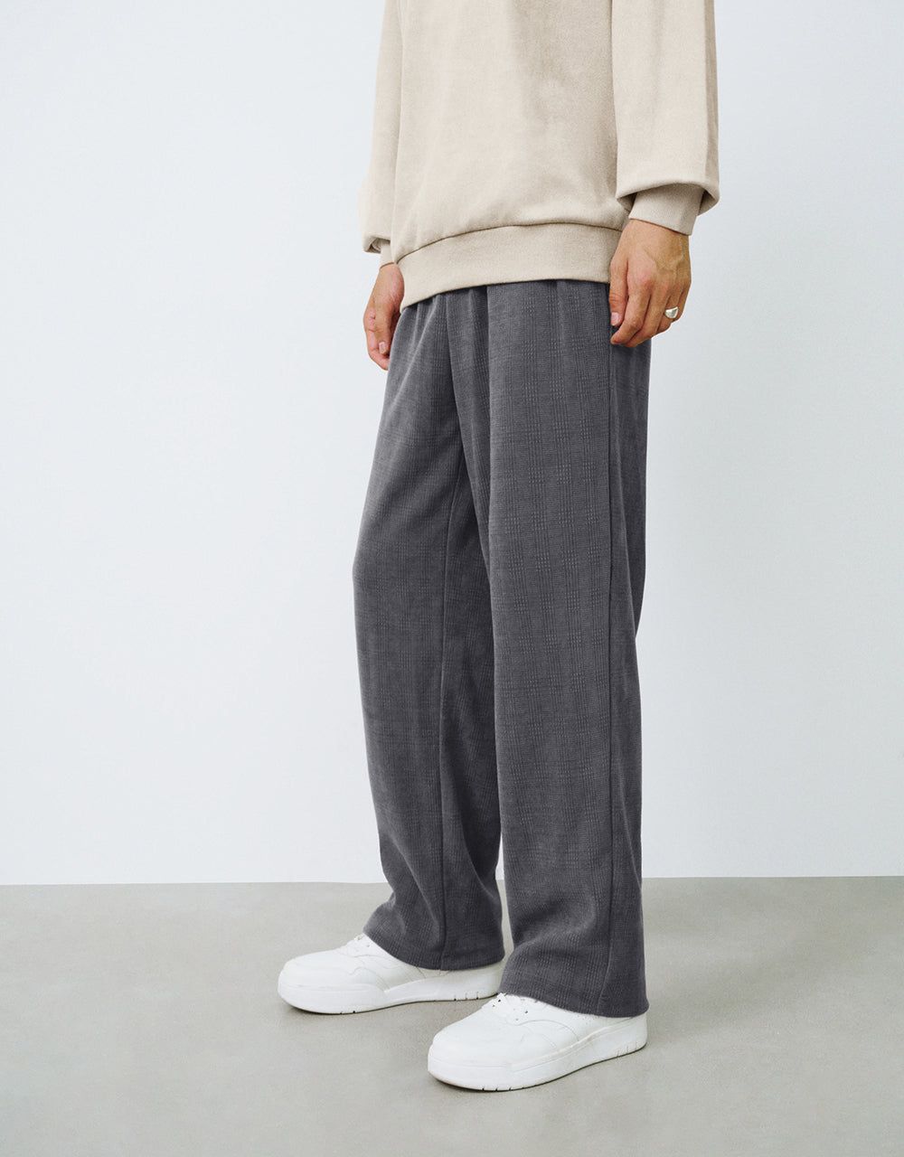 Elastic Waist Straight Pants sold by Urban Revivo product image thumbnail 4