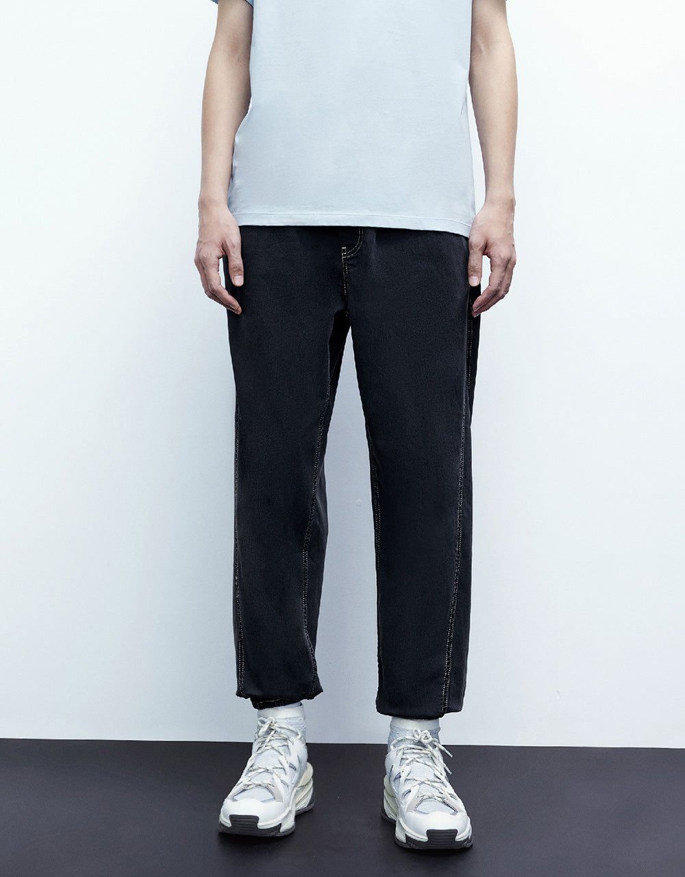Low-Cut Uppers Jeans sold by Urban Revivo product image thumbnail 2