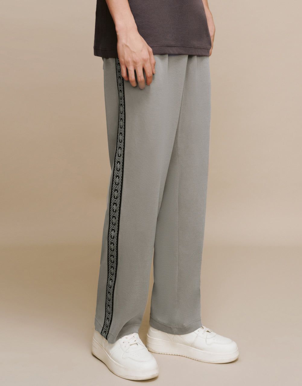 Drawstring Waist Knitted Straight Pants sold by Urban Revivo product image thumbnail 4