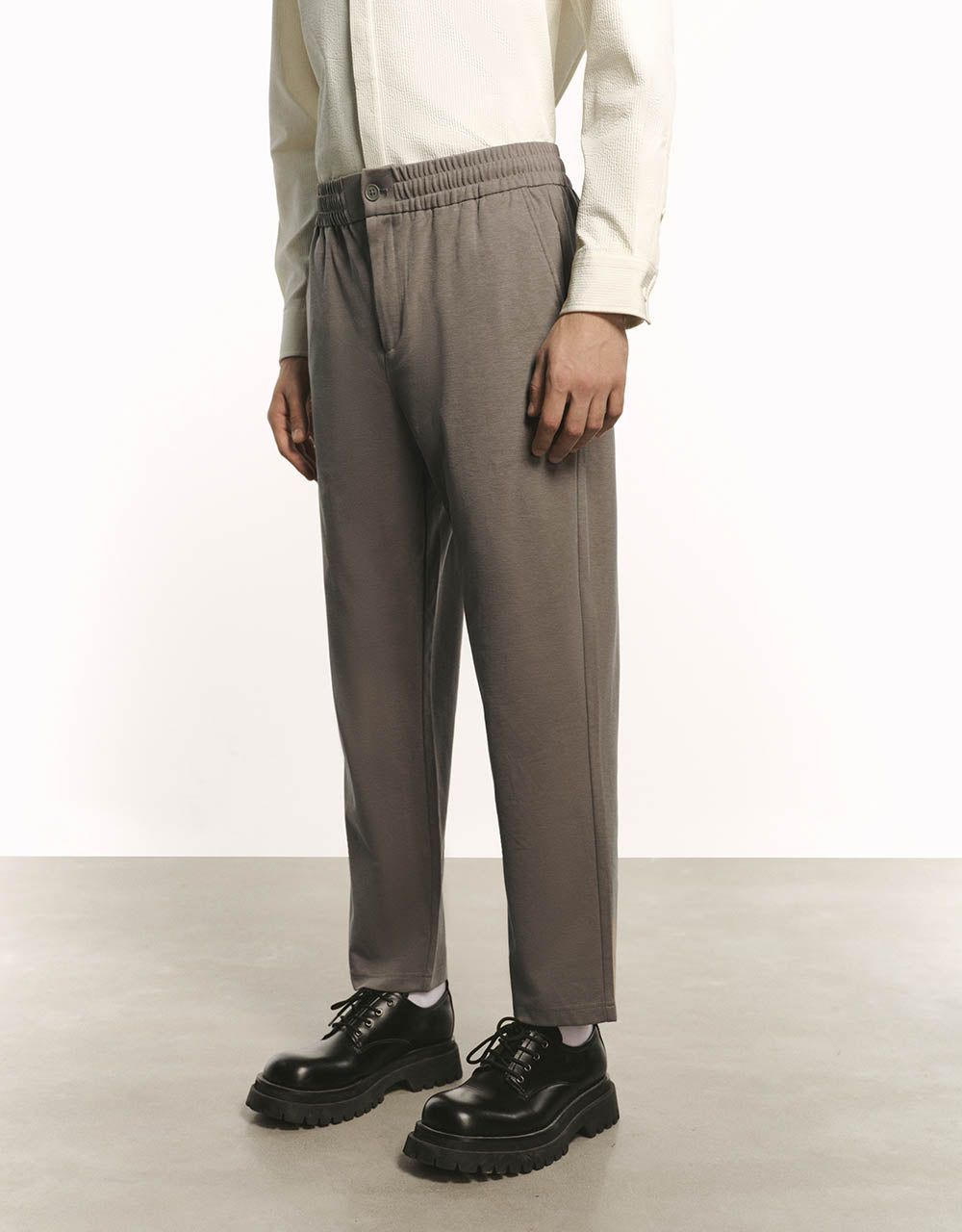 Knitted Carrot Fit Pants sold by Urban Revivo product image thumbnail 4