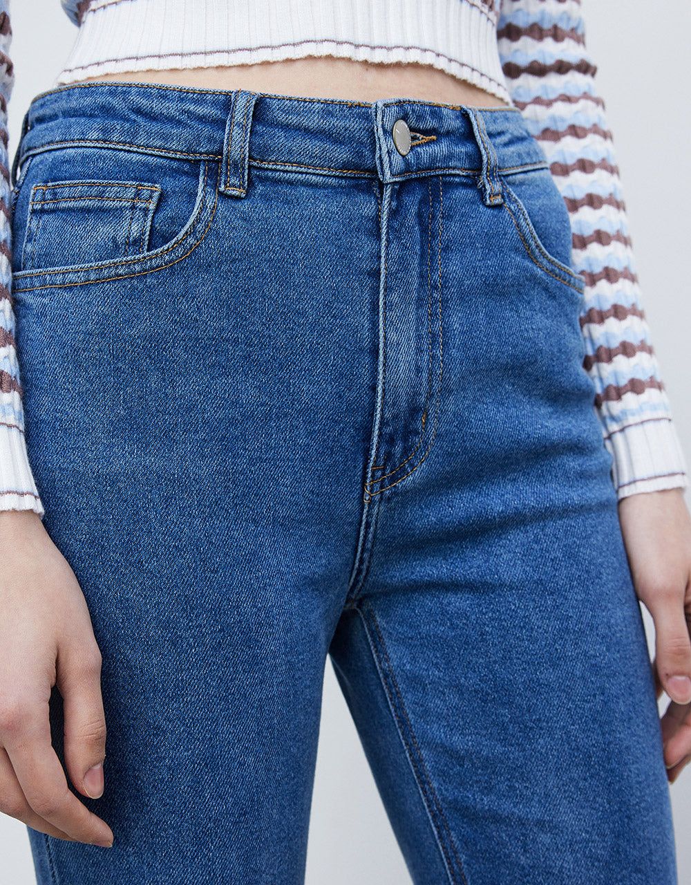 Mid Waist Flare Jeans sold by Urban Revivo product image thumbnail 5