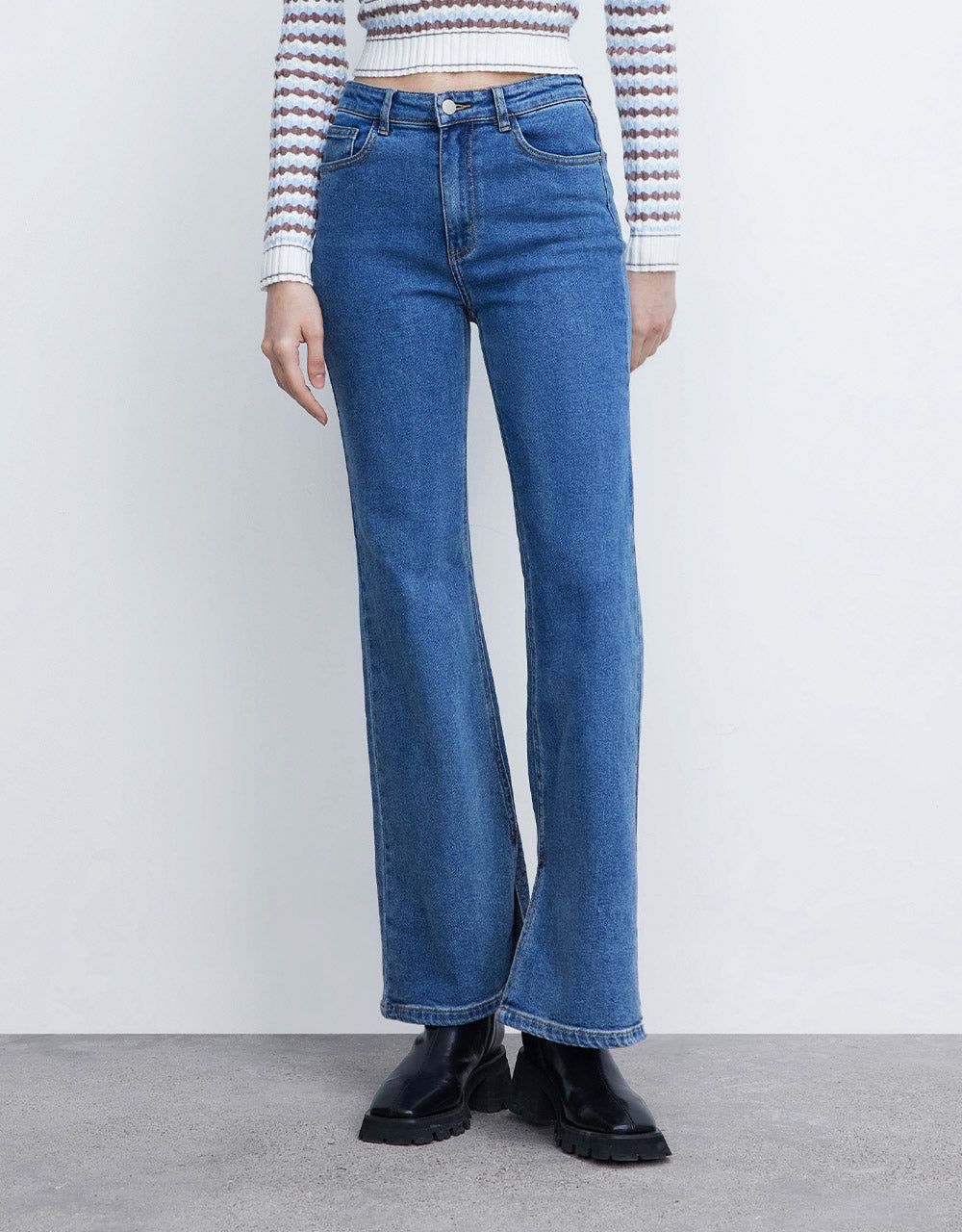 Mid Waist Flare Jeans sold by Urban Revivo product image thumbnail 2