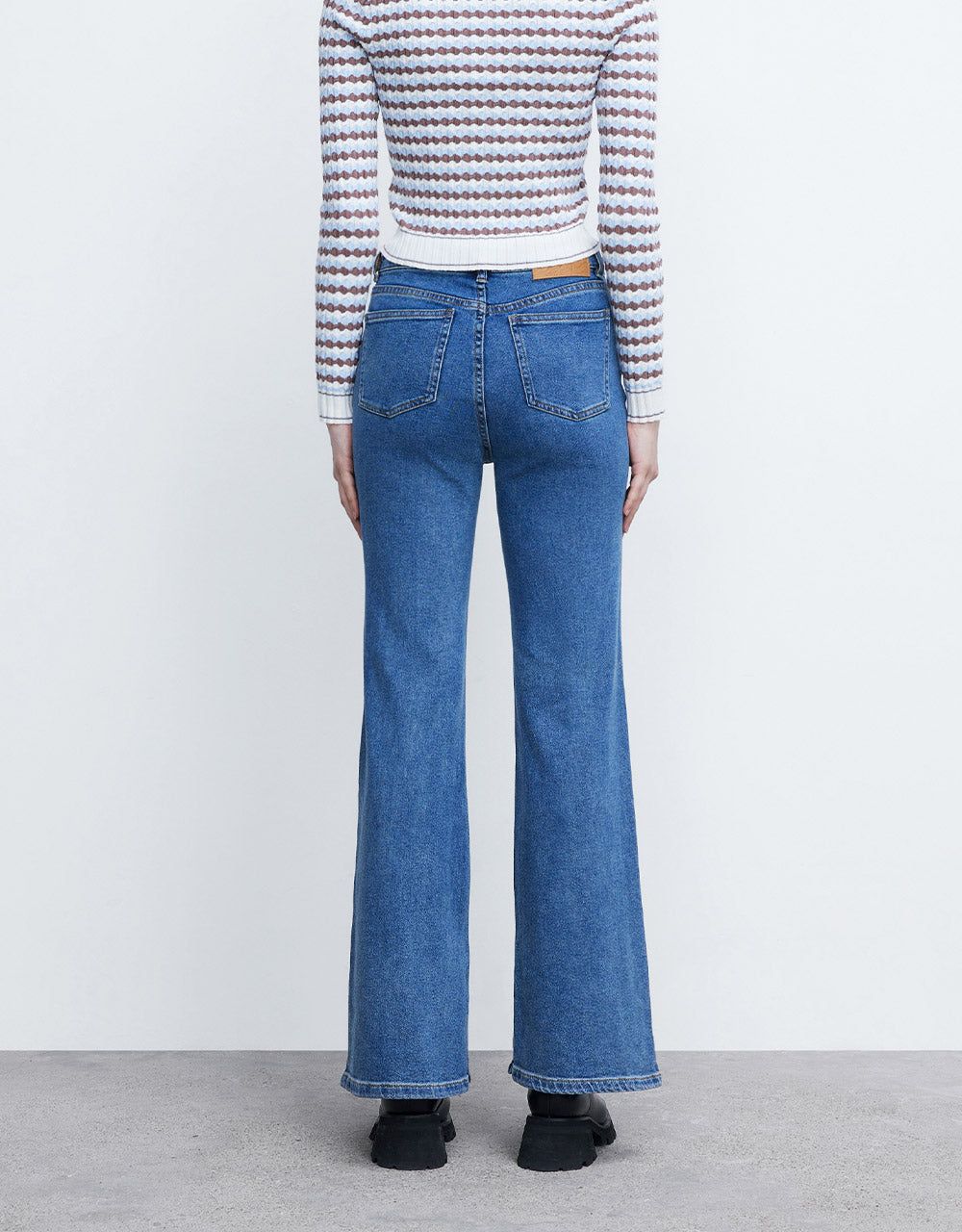 Mid Waist Flare Jeans sold by Urban Revivo product image thumbnail 4