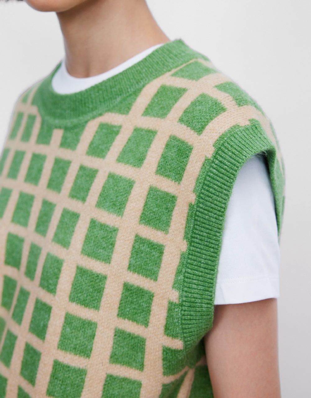 Crew Neck Knitted Vest sold by Urban Revivo product image thumbnail 5