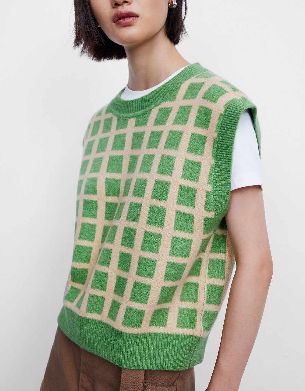 Crew Neck Knitted Vest sold by Urban Revivo product image thumbnail 3