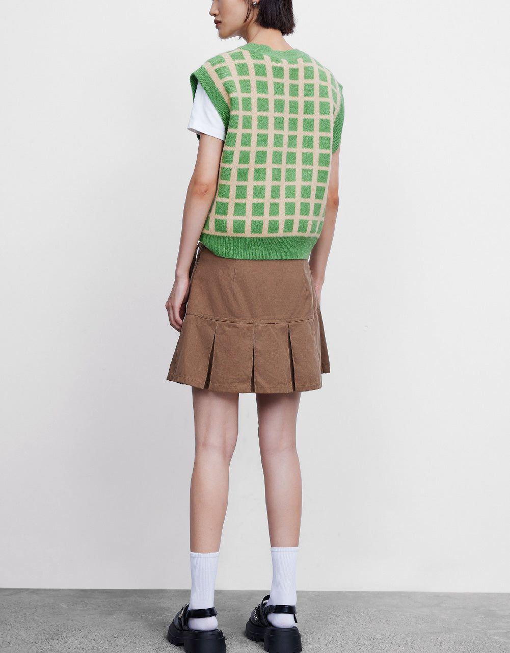 Crew Neck Knitted Vest sold by Urban Revivo product image thumbnail 4