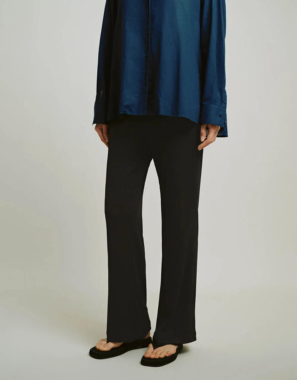 Elastic Waist Knitted Straight Pants sold by Urban Revivo product image thumbnail 4