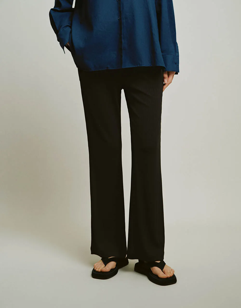 Elastic Waist Knitted Straight Pants sold by Urban Revivo product image thumbnail 2