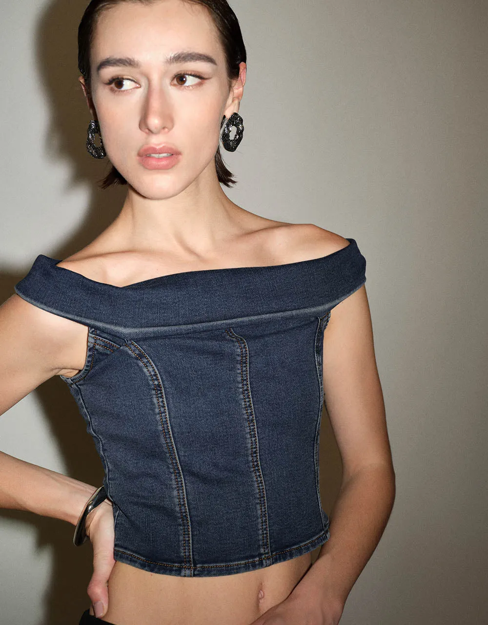 Cropped Denim Tube Top sold by Urban Revivo product image thumbnail 4