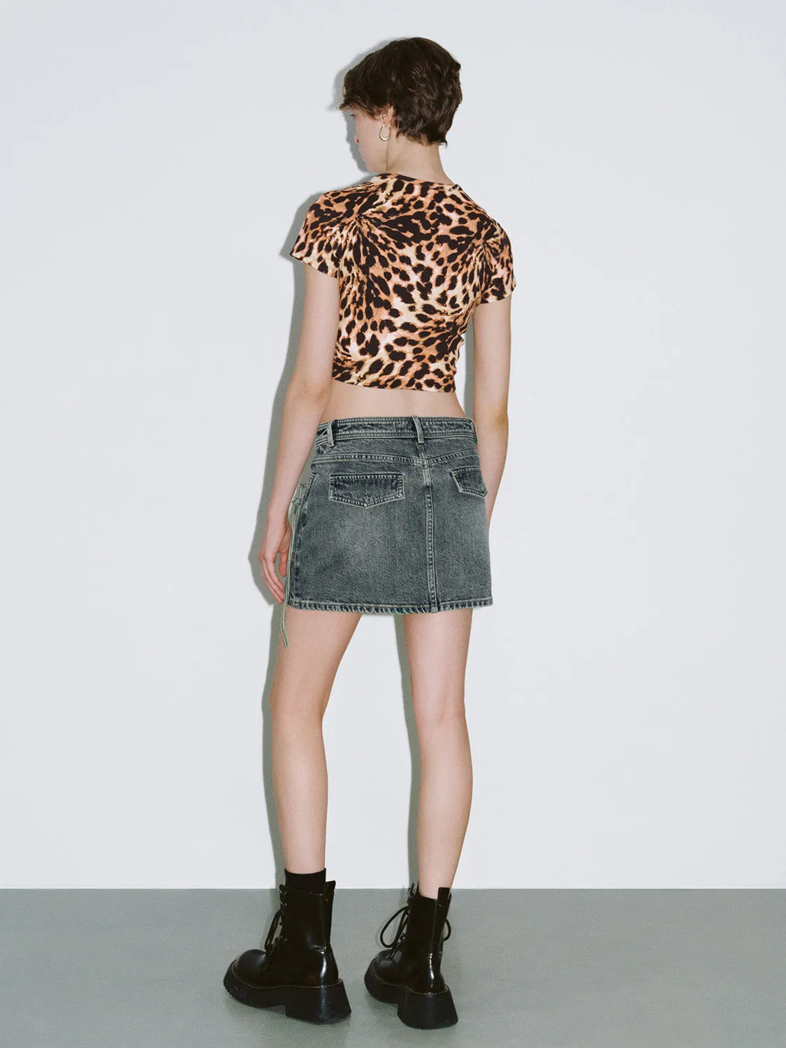 Leopard Printed Crew Neck Skinny T-Shirt sold by Urban Revivo product image thumbnail 4