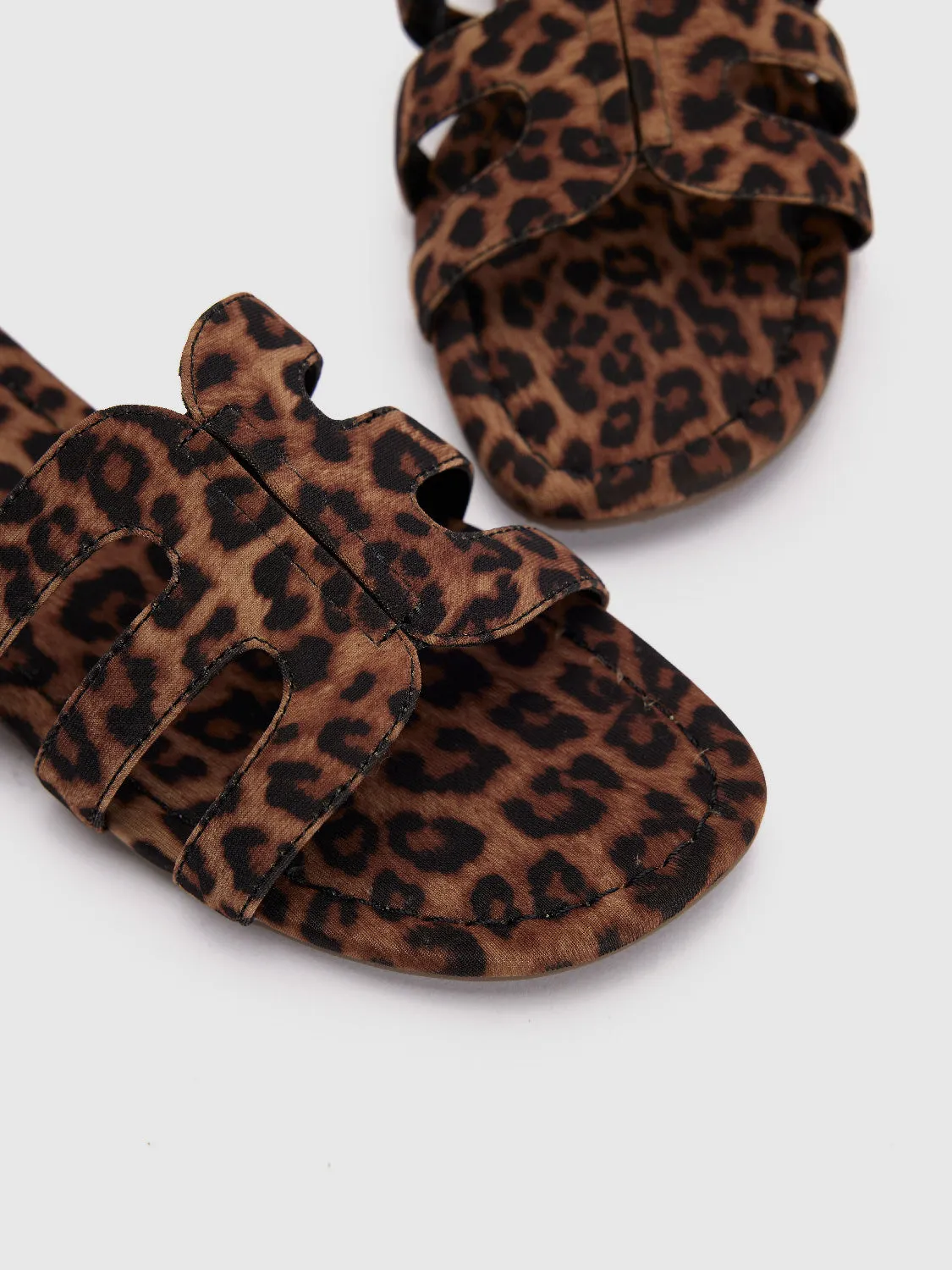 Leopard Printed Round Toe Slippers sold by Urban Revivo product image thumbnail 5