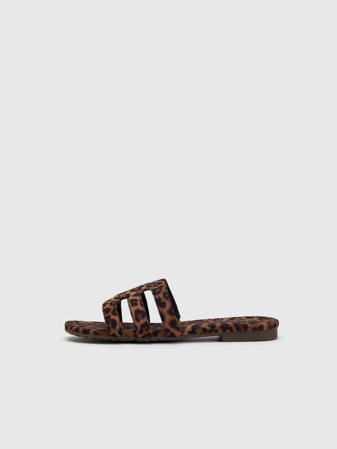 Leopard Printed Round Toe Slippers sold by Urban Revivo product image thumbnail 2
