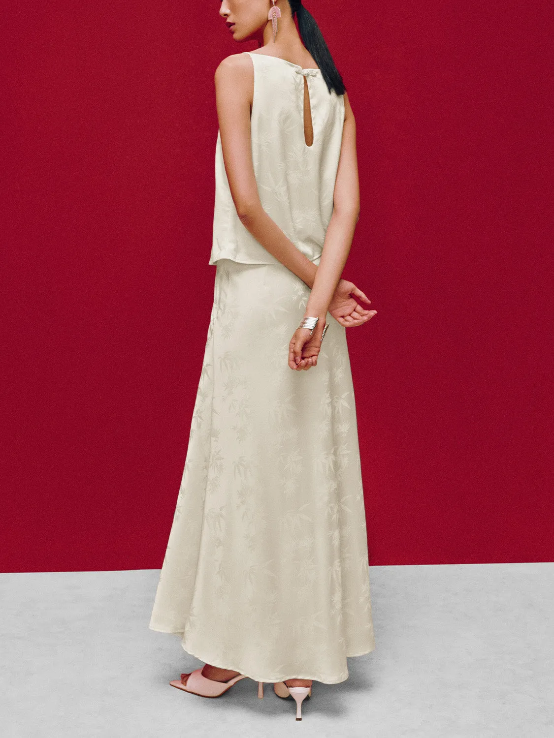 Embossed Maxi Fishtail Skirt sold by Urban Revivo product image thumbnail 4