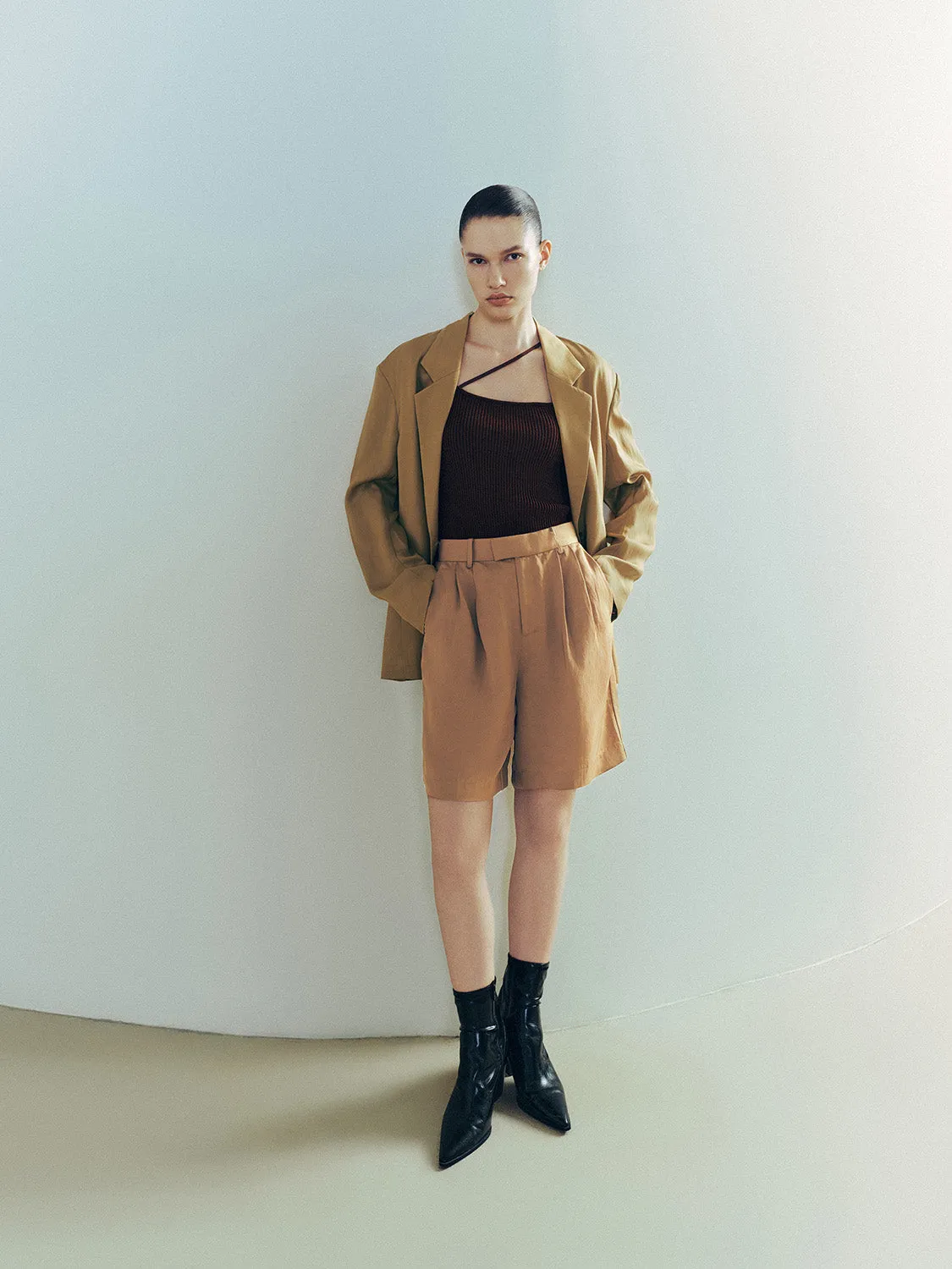 Tailored Notch Lapel Straight Blazer sold by Urban Revivo product image thumbnail 5