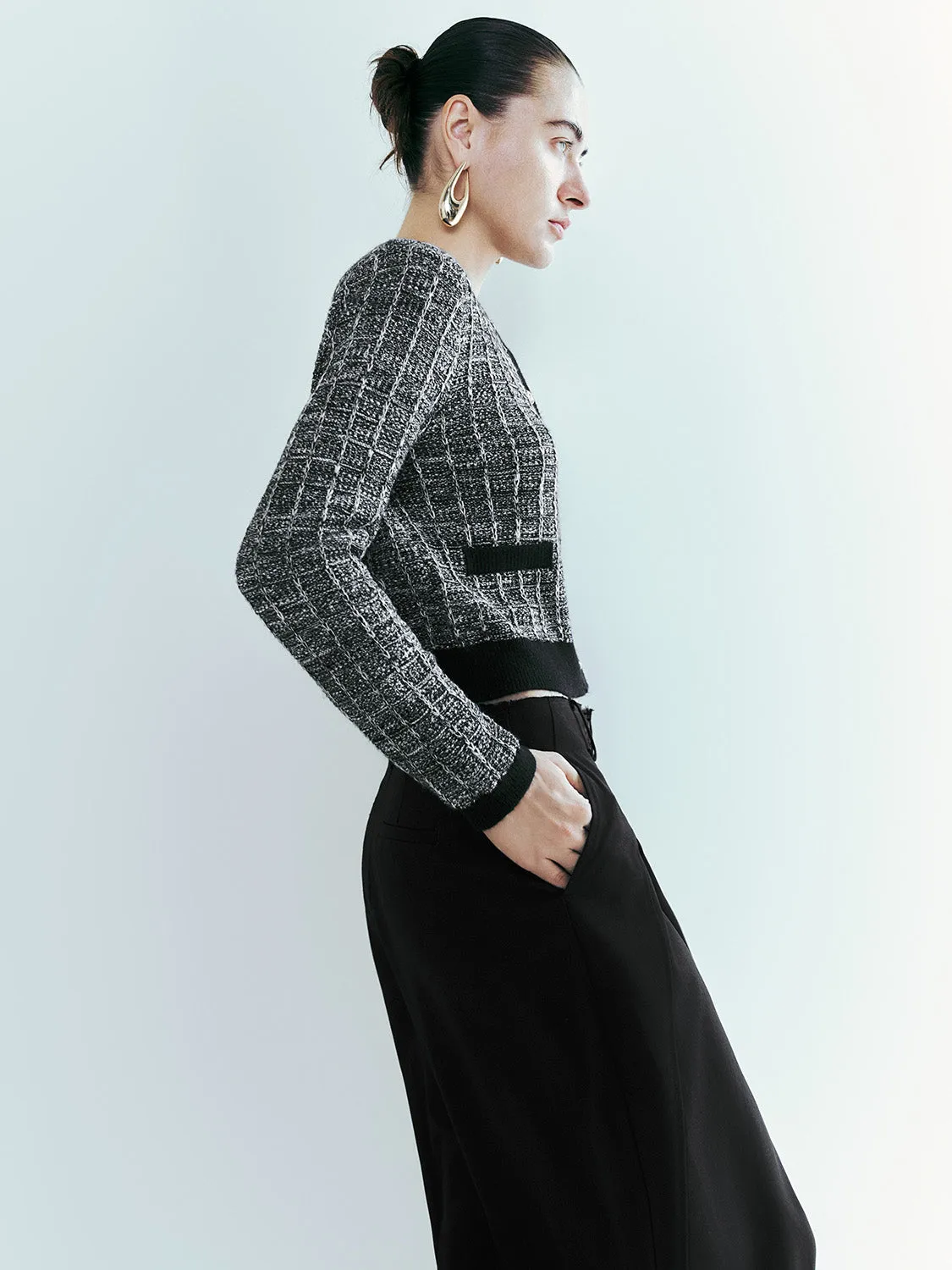 Contrast Trim Crew Neck Knitted Cardigan sold by Urban Revivo product image thumbnail 3