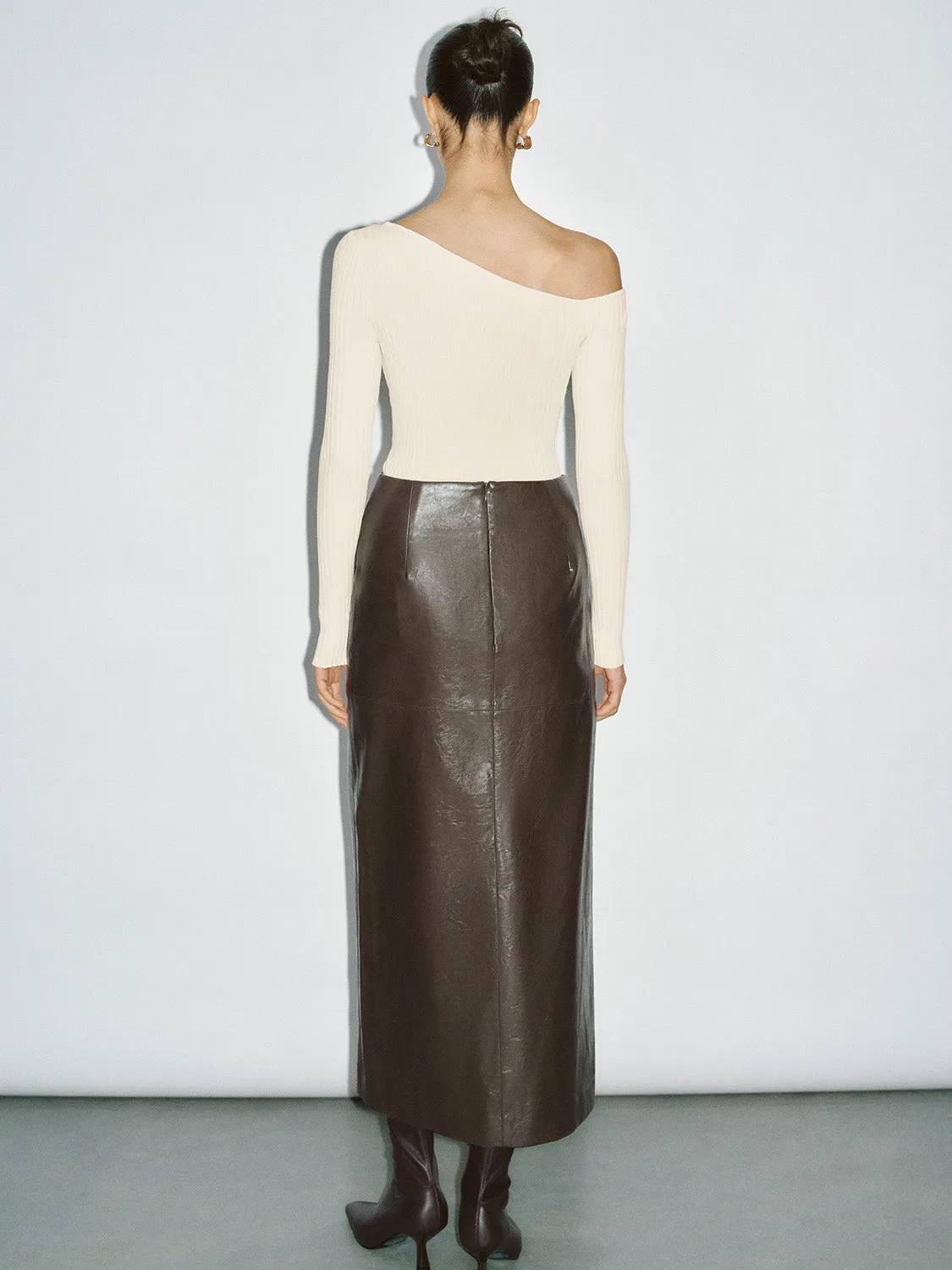 Vegan Leather Midi Straight Skirt sold by Urban Revivo product image thumbnail 4