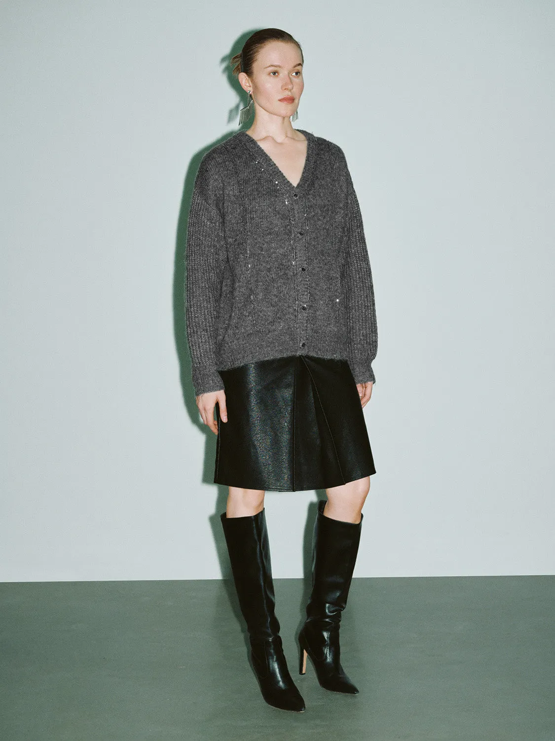 V-Neck Loose Knitted T-Shirt sold by Urban Revivo product image thumbnail 5