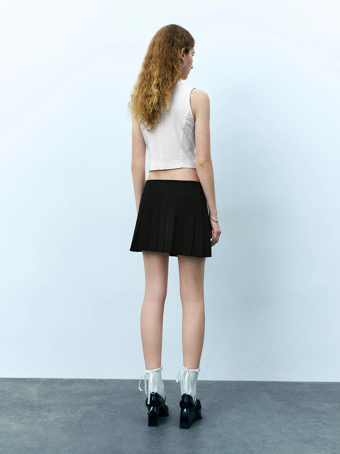 V-Neck Straight Waistcoat sold by Urban Revivo product image thumbnail 4