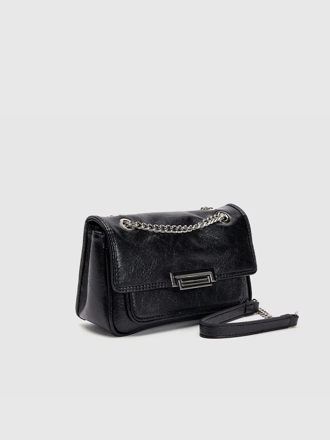 Chained Vegan Leather Shoulder Bag sold by Urban Revivo product image thumbnail 3