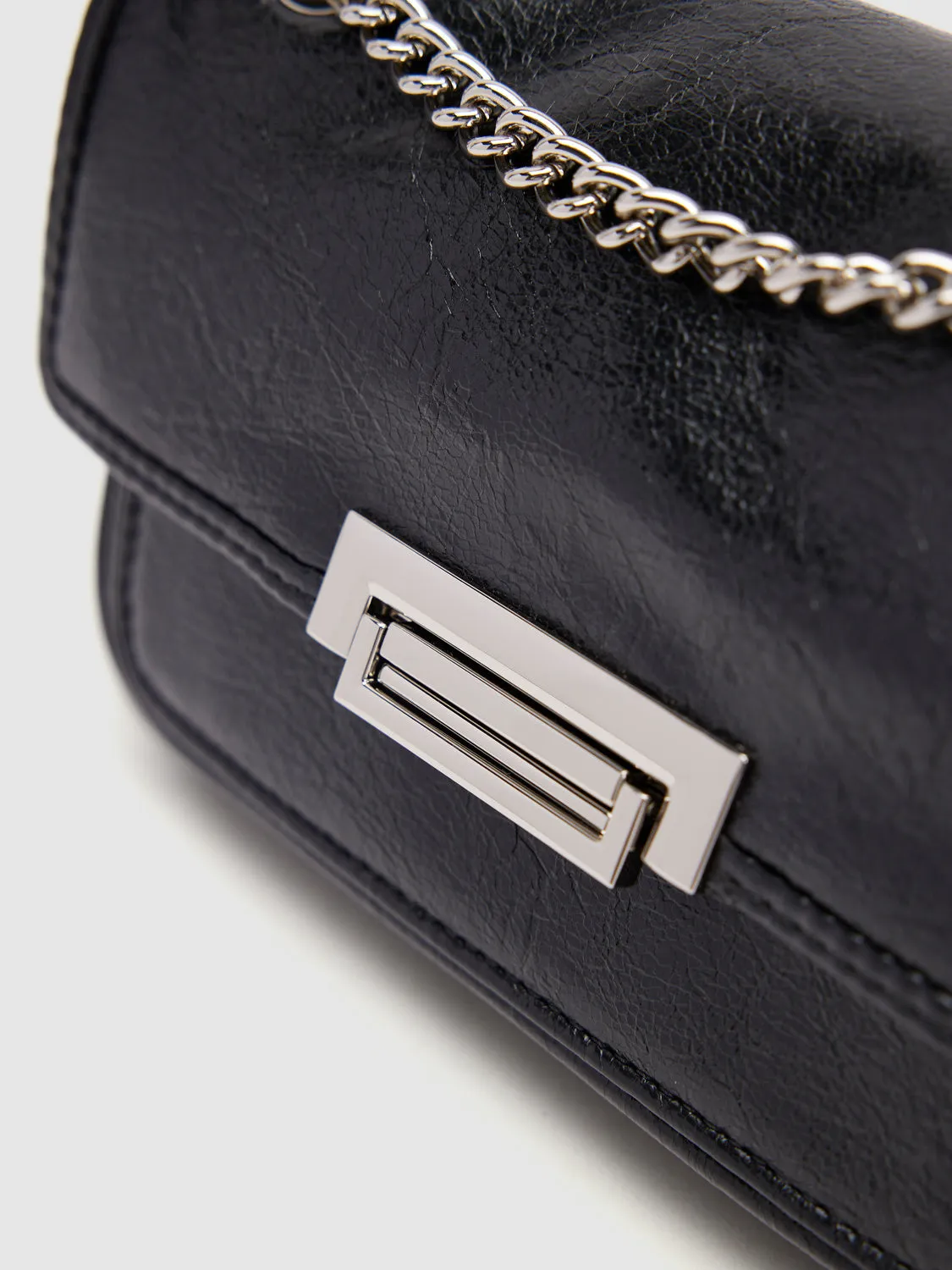 Chained Vegan Leather Shoulder Bag sold by Urban Revivo product image thumbnail 5