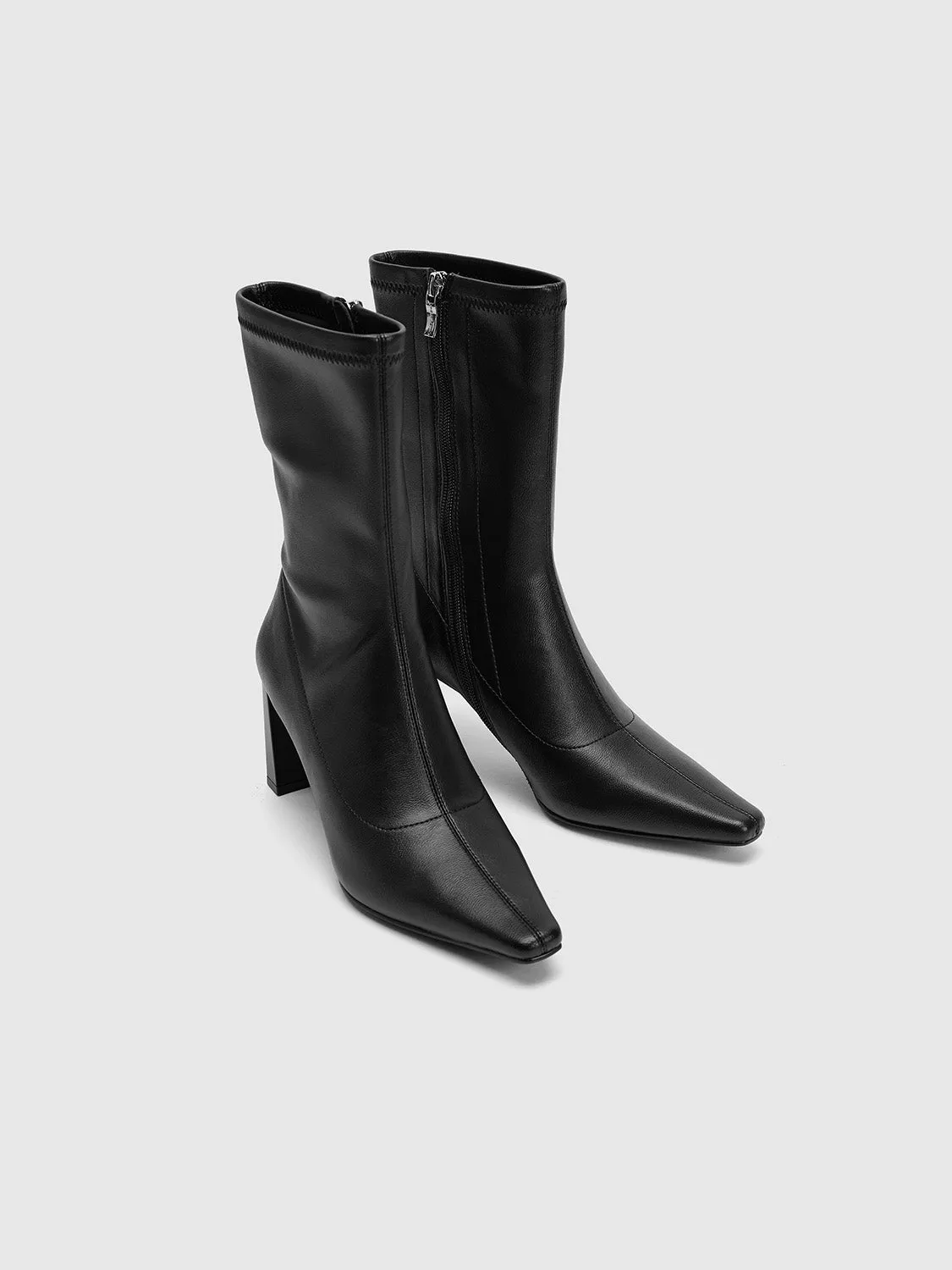 Boots sold by Urban Revivo