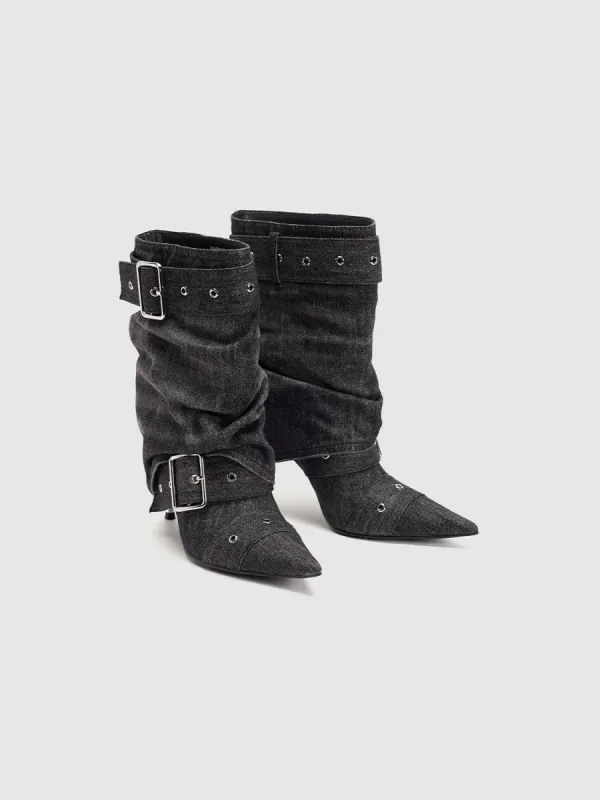 Boots sold by Urban Revivo