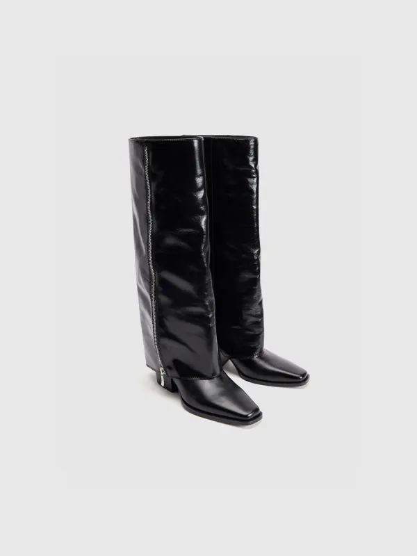 Boots sold by Urban Revivo
