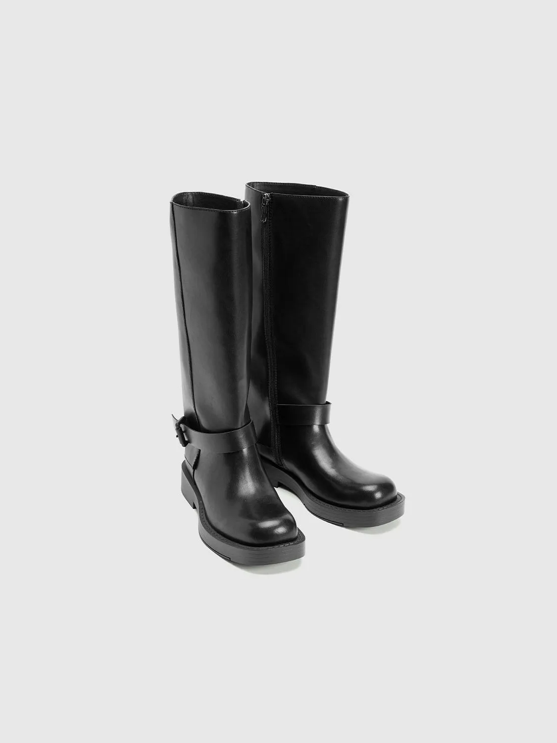 Boots sold by Urban Revivo