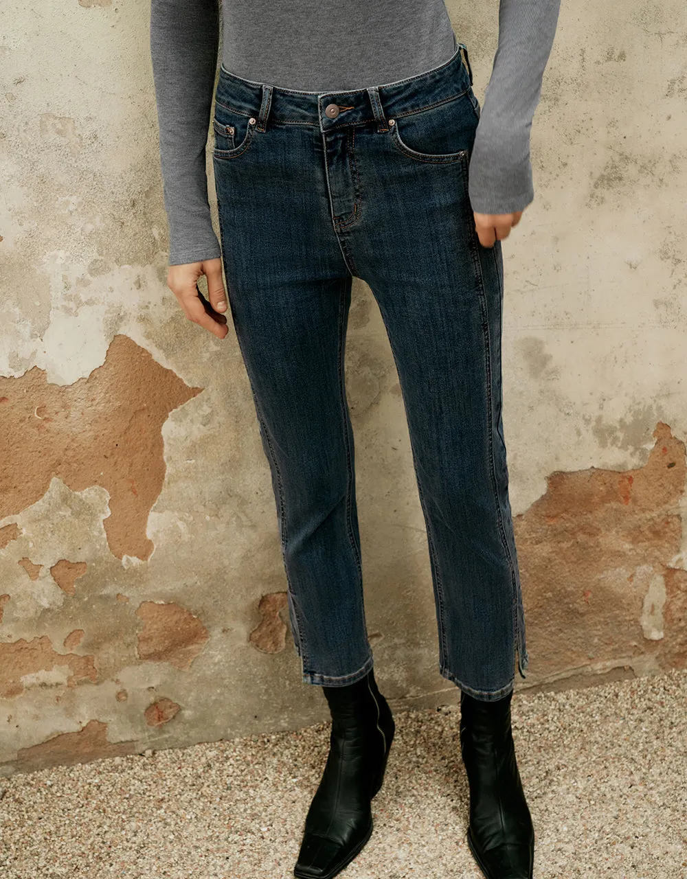 Split Hem Straight Jeans sold by Urban Revivo product image thumbnail 4