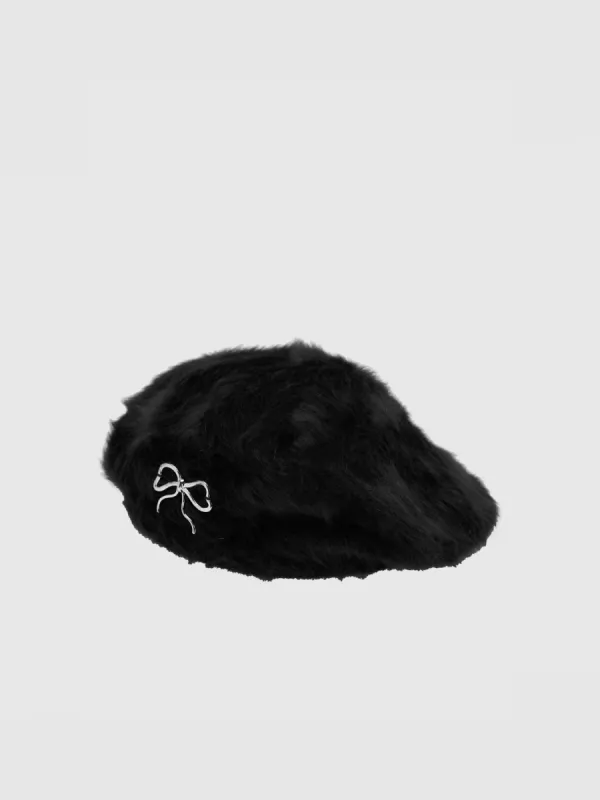 Berets sold by Urban Revivo