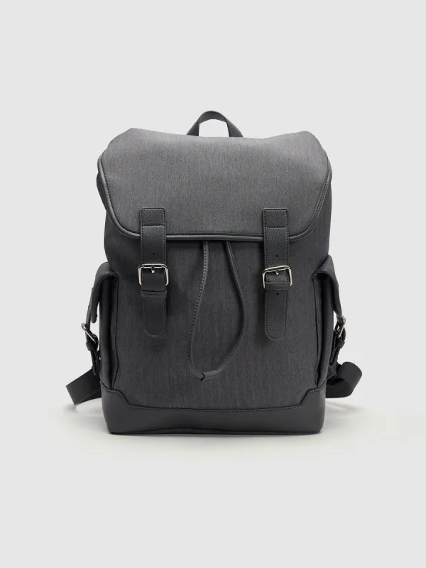 Backpacks sold by Urban Revivo
