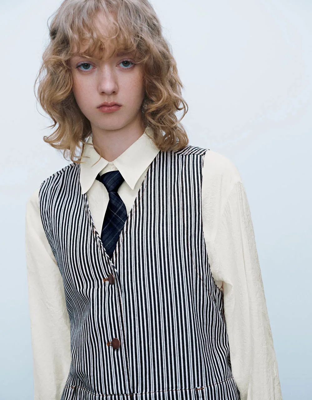 Striped Sleeveless V-Neck Straight Dress sold by Urban Revivo product image thumbnail 3