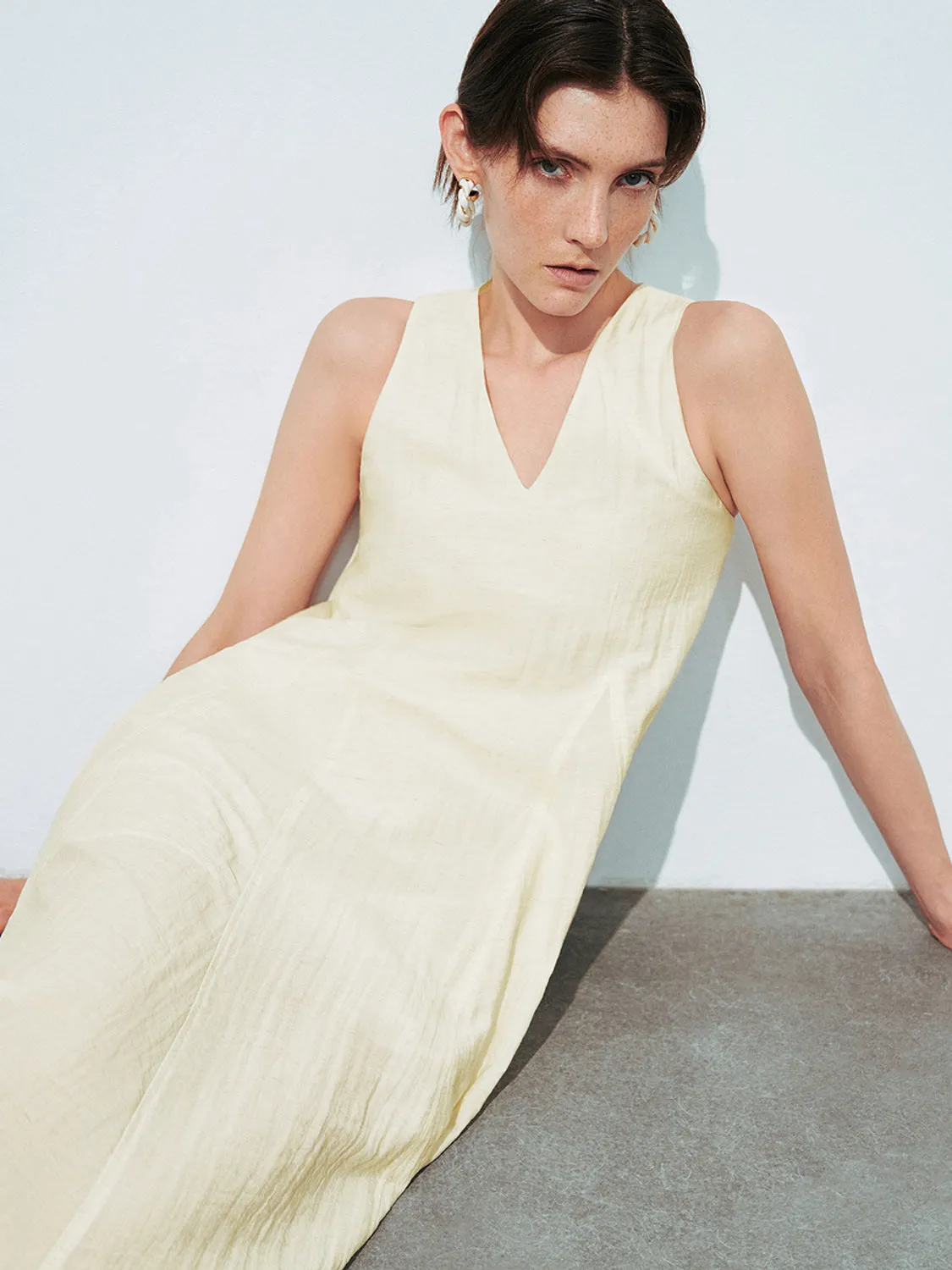 Sleeveless V-Neck A-Line Dresses sold by Urban Revivo product image thumbnail 5