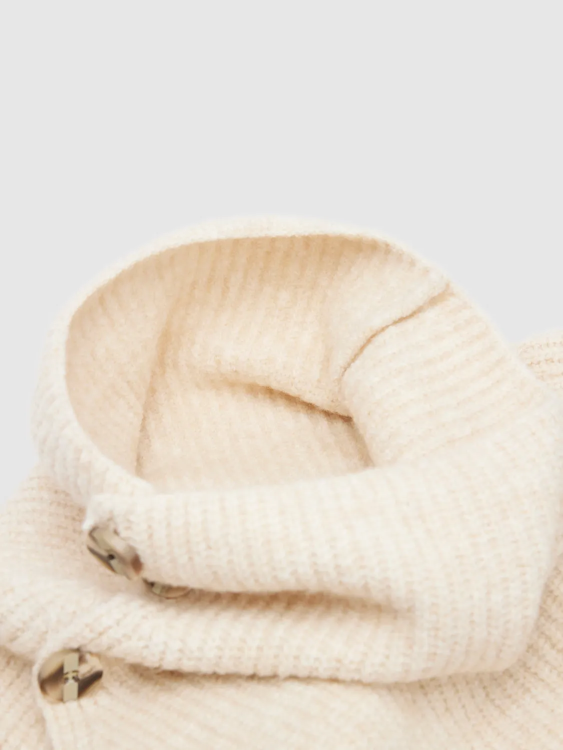 Striped Long Scarves sold by Urban Revivo product image thumbnail 5