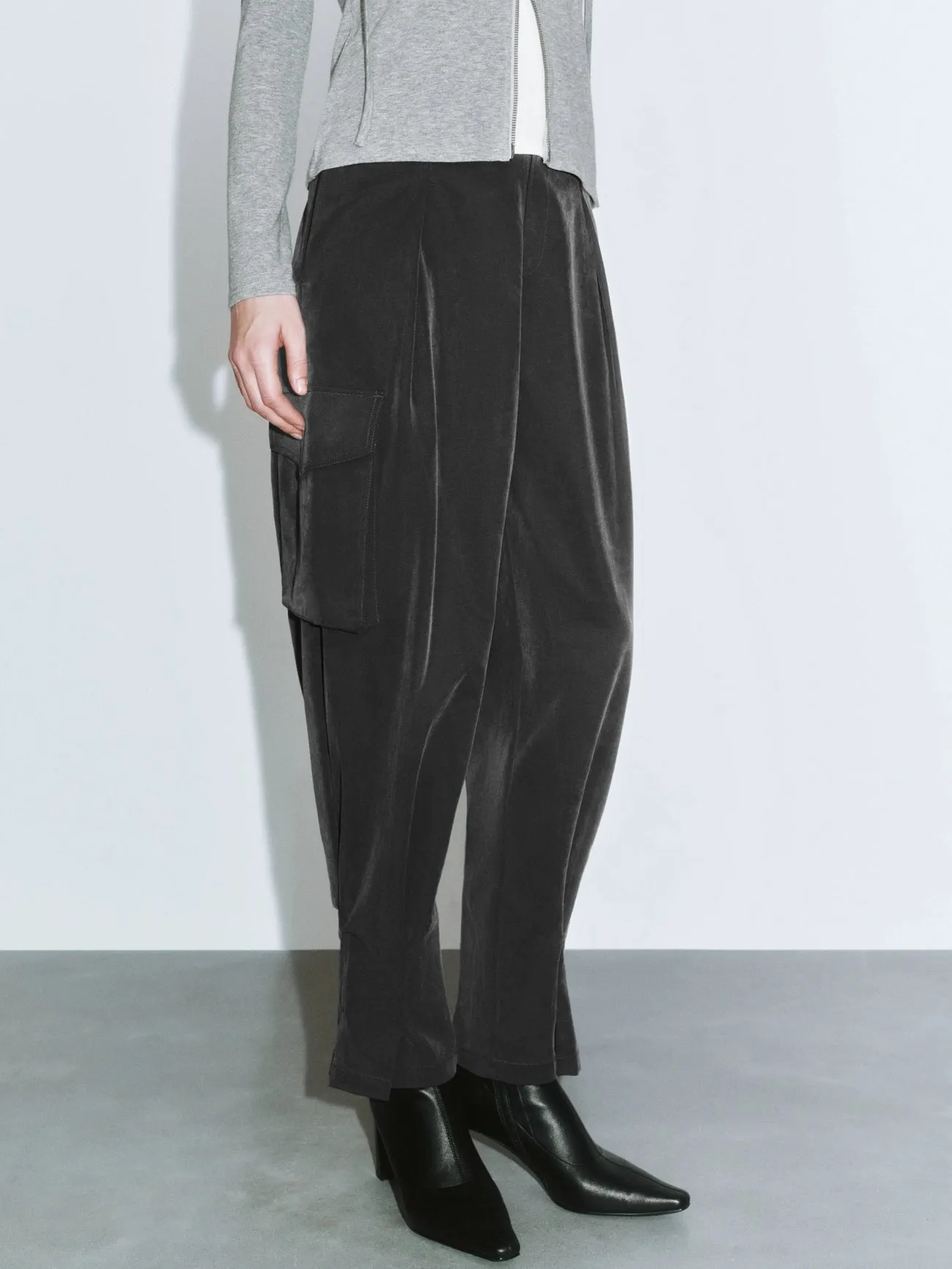 Velvet Barrel Pants sold by Urban Revivo product image thumbnail 2